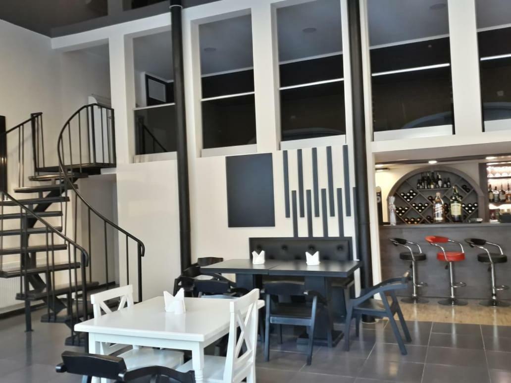 R And B Hotel Borjomi Ngoại thất bức ảnh